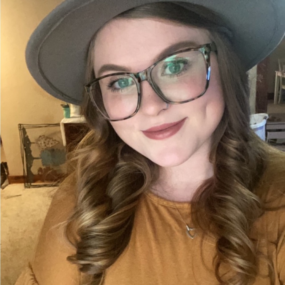 Meet your Posher, Stephanie